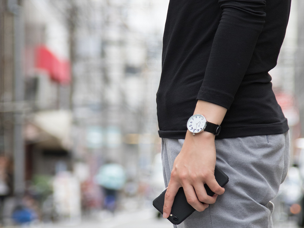 あなたの腕時計きちんと付けれてますか??腕時計の正しい付け方をご紹介 | KLON公式オンラインストアKLON公式オンラインストア